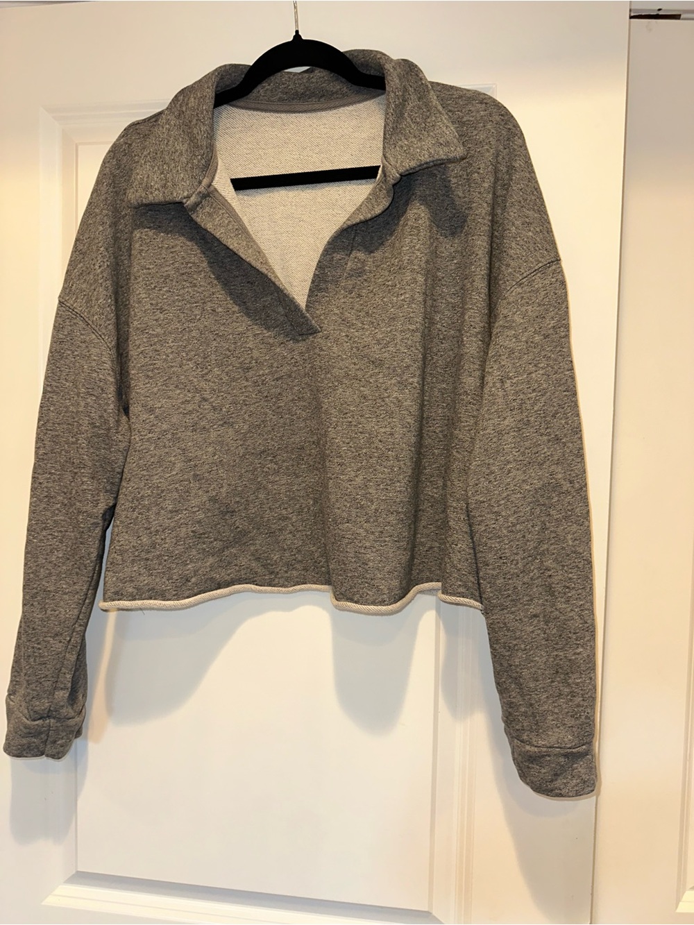 Vuori Cropped Grey Pullover Sweatshirt Collared